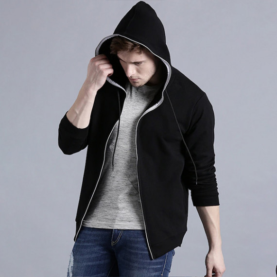 http://35.154.202.155/products/men-black-solid-hooded-sweatshirt
