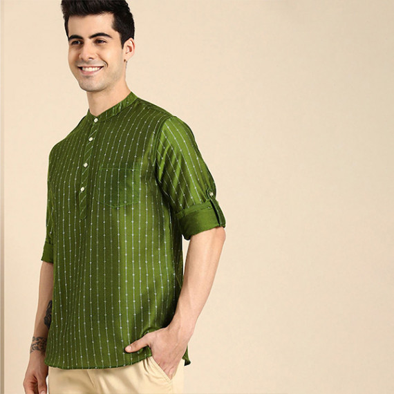 http://35.154.202.155/products/men-olive-green-gold-toned-ethnic-motifs-woven-design-kurta