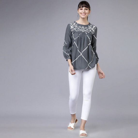 http://35.154.202.155/products/women-grey-and-white-printed-a-line-top