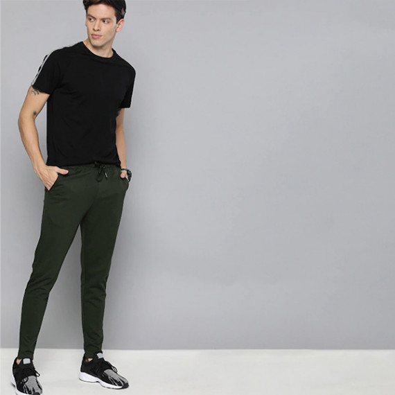 http://35.154.202.155/products/men-olive-green-straight-fit-solid-track-pants