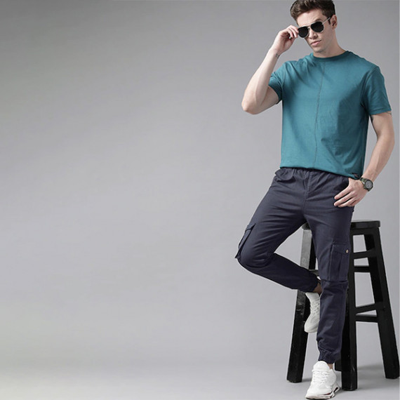 http://35.154.202.155/products/men-navy-blue-solid-mid-rise-woven-pure-cotten-cargo-trousers