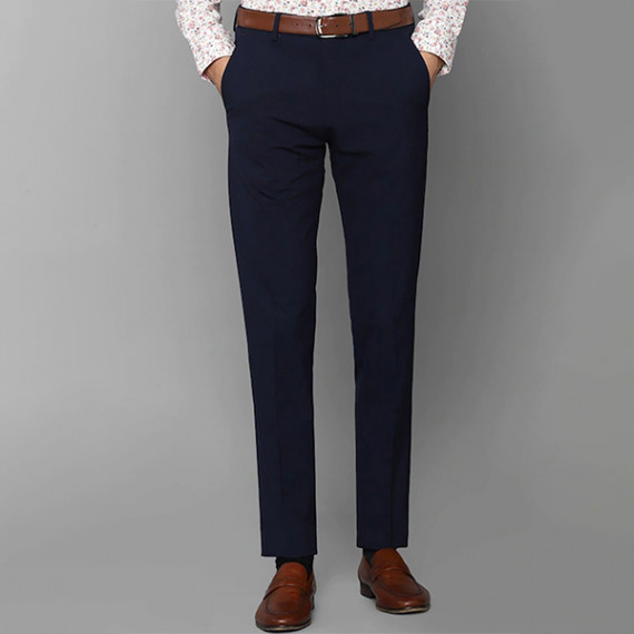http://35.154.202.155/products/men-navy-blue-slim-fit-trousers