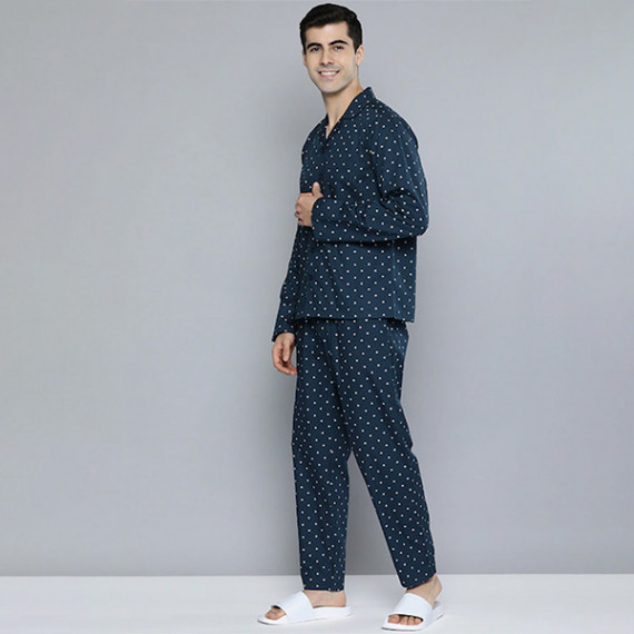 http://35.154.202.155/products/men-navy-blue-white-printed-pure-cotton-night-suit
