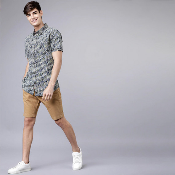 http://35.154.202.155/products/men-khaki-solid-slim-fit-regular-shorts