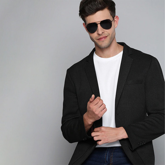 http://35.154.202.155/products/men-black-textured-regular-fit-single-breasted-blazer