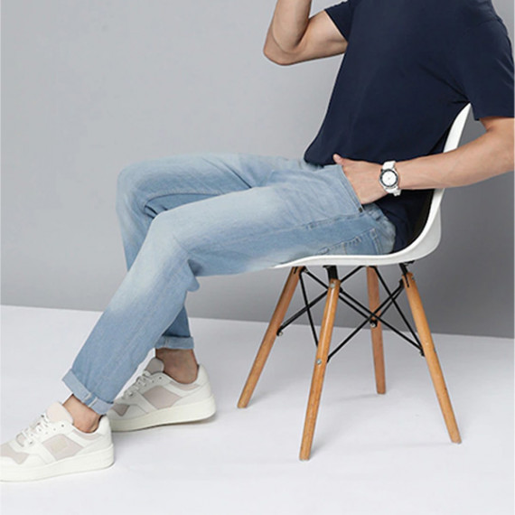 http://35.154.202.155/products/men-blue-slim-tapered-fit-light-fade-stretchable-jeans
