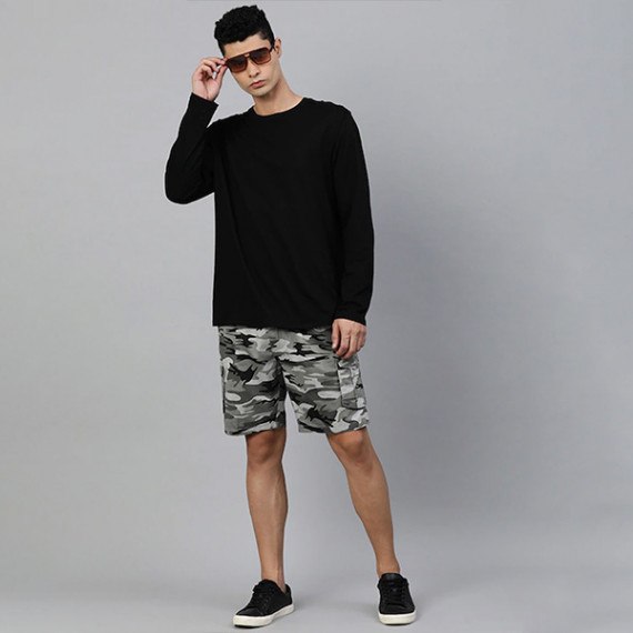 http://35.154.202.155/products/men-charcoal-grey-camouflage-printed-pure-cotton-cargo-shorts