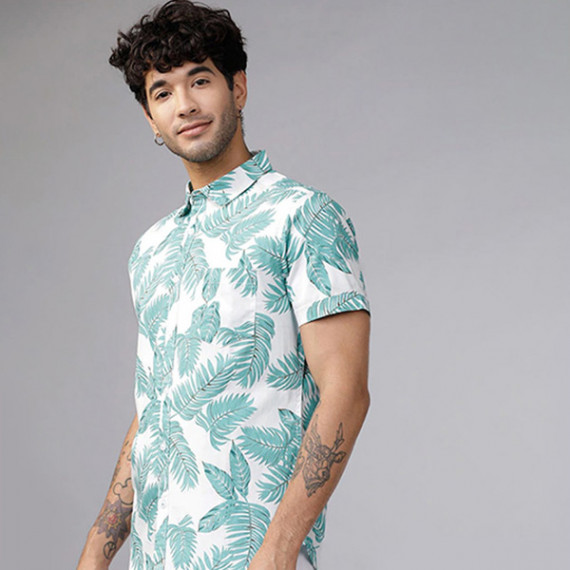 http://35.154.202.155/products/men-green-white-slim-fit-printed-casual-shirt