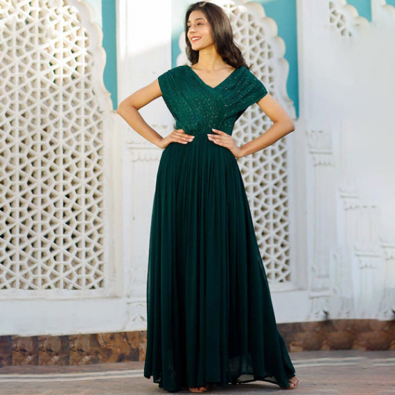 http://35.154.202.155/products/green-embellished-maxi-dress